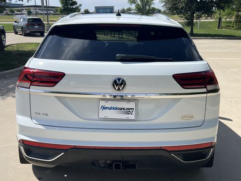Certified 2023 Volkswagen Atlas Cross Sport SE w/ Panoramic Sunroof Package FWD image 9