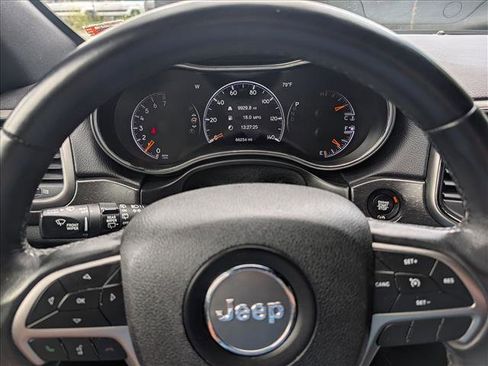 Used 2018 Jeep Grand Cherokee Laredo AWD/4WD image 36