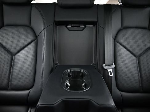 Certified 2024 Porsche Macan AWD/4WD image 20