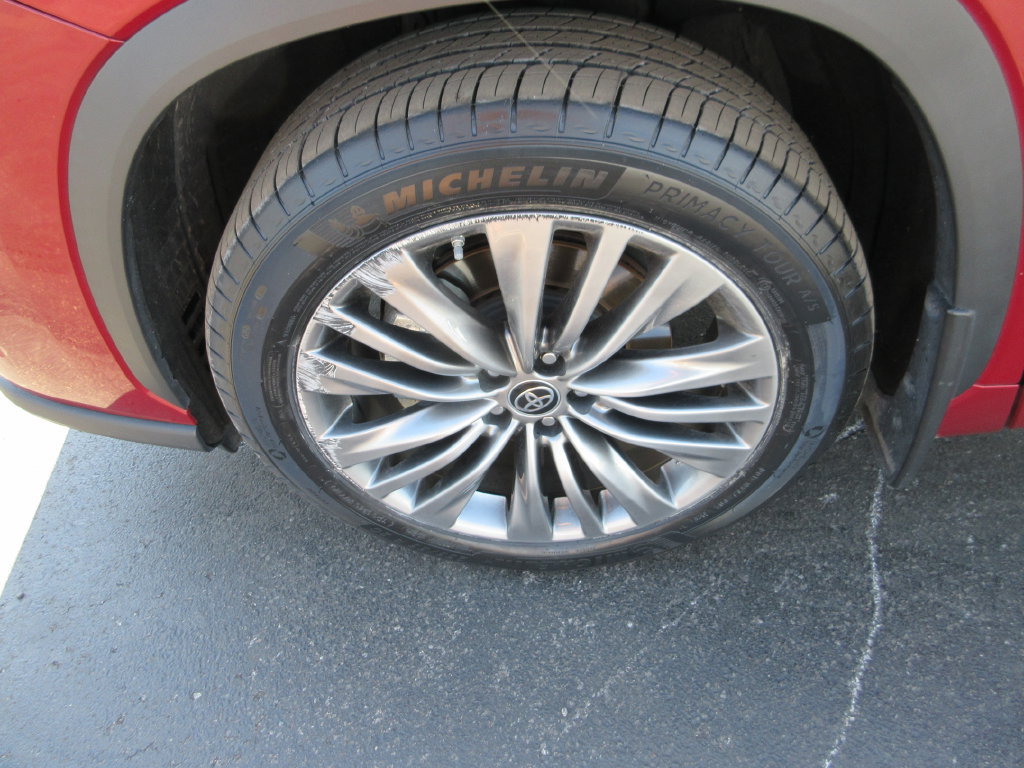 Used 2021 Toyota Highlander Platinum AWD/4WD image 13