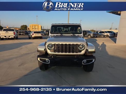 Used 2024 Jeep Gladiator Sport image 2
