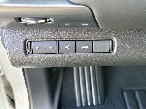 Used 2024 Nissan Pathfinder SL image 22