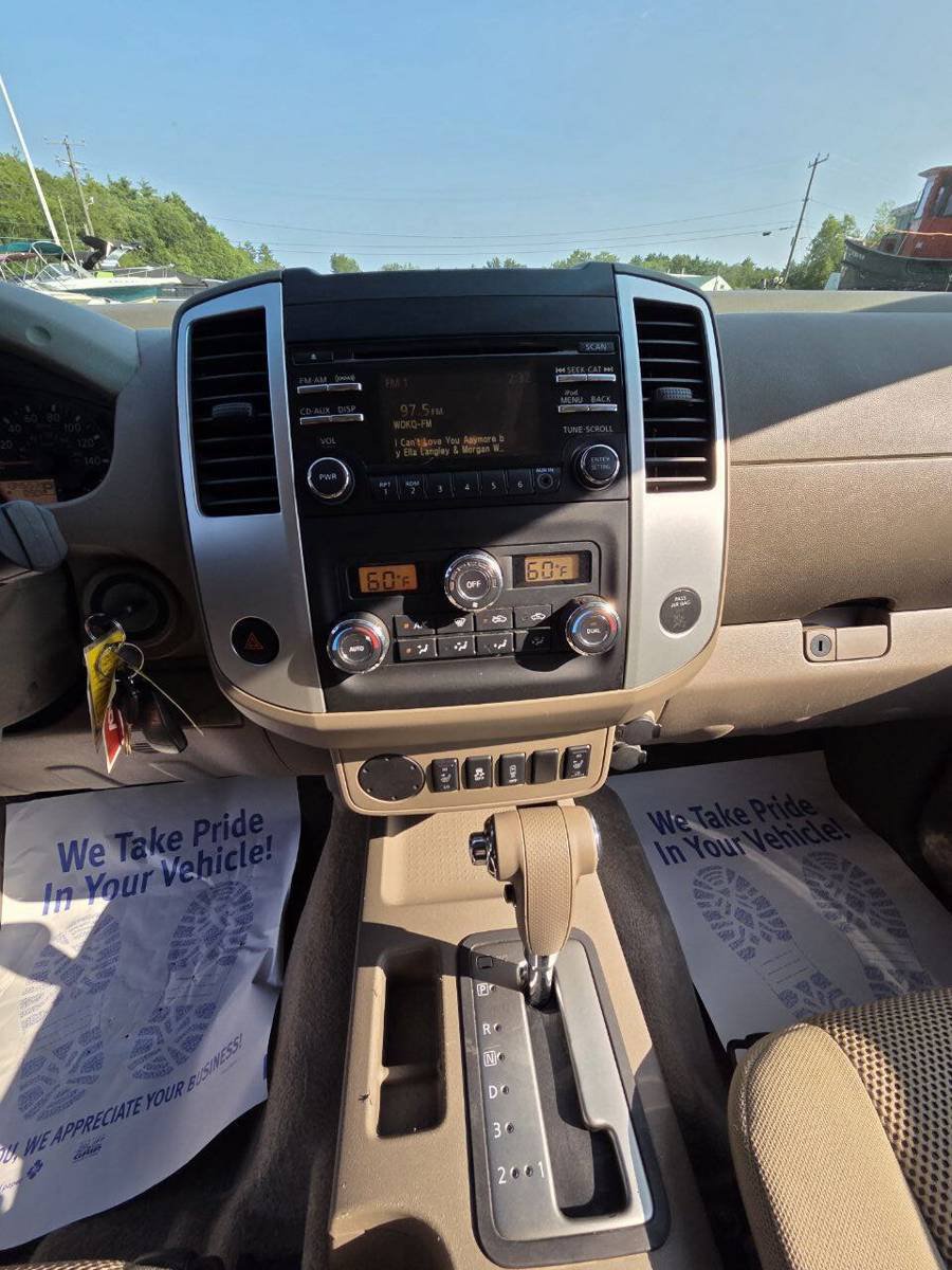 Used 2014 Nissan Frontier SV w/ SV Value Truck Package RWD image 24