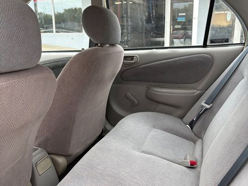 Used 2000 Chevrolet Prizm FWD image 10