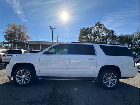 Used 2020 GMC Yukon XL SLE w/ HD Trailering Package image 4