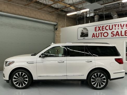 Used 2018 Lincoln Navigator Select w/ Technology Package image 8