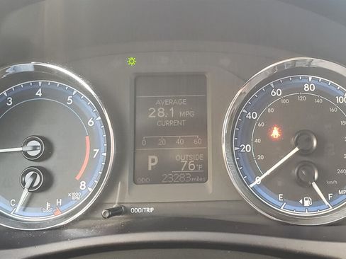 Used 2018 Toyota Corolla LE FWD image 11