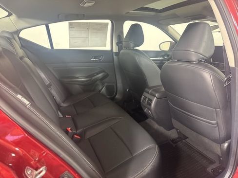 Used 2024 Nissan Altima 2.5 SL AWD/4WD image 5