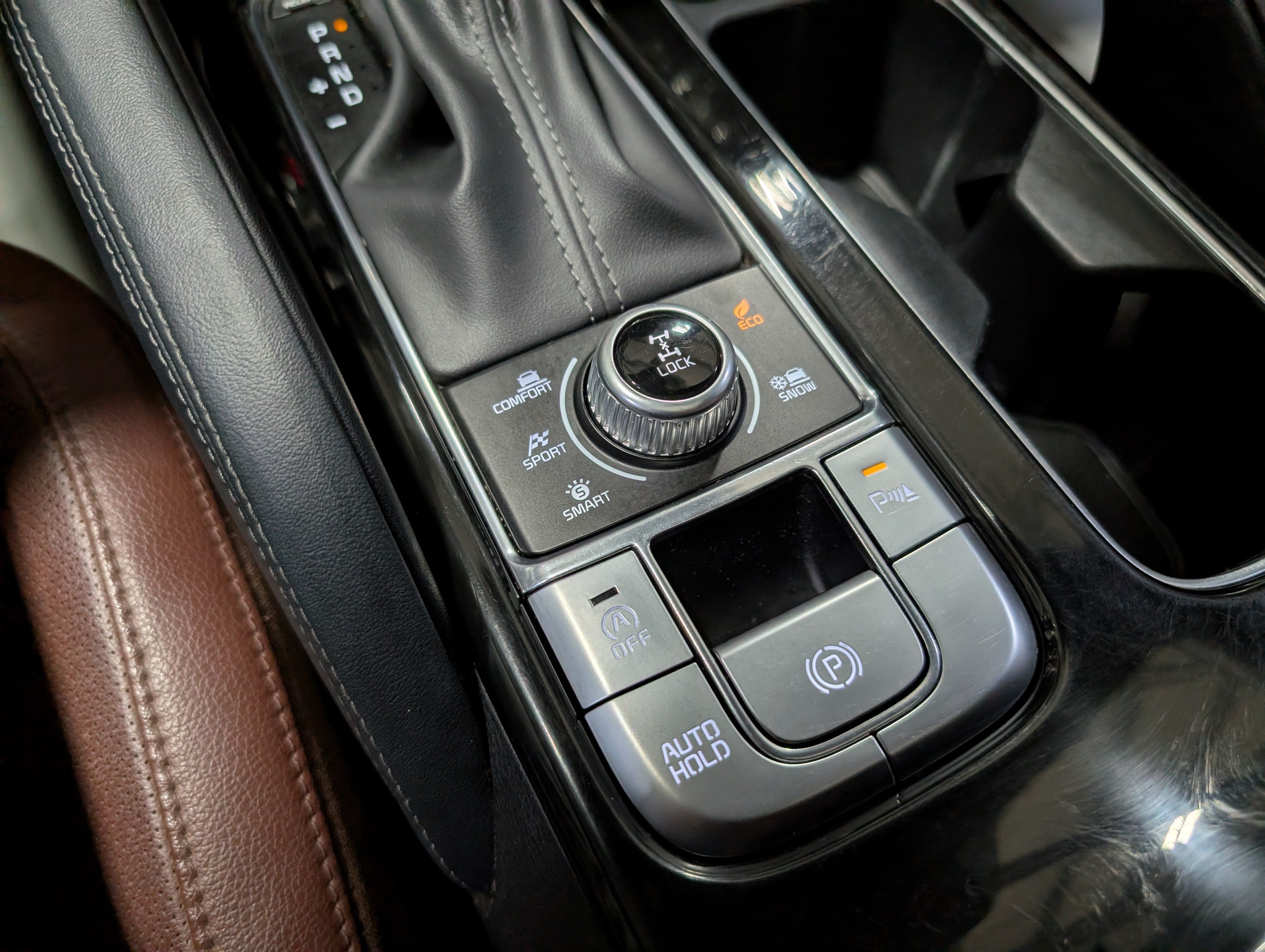 Used 2024 Kia Telluride EX w/ EX Captain's Chair Package AWD/4WD image 23