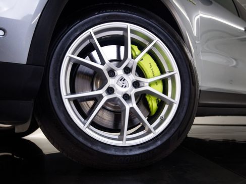 Certified 2025 Porsche Cayenne E-Hybrid AWD/4WD image 12