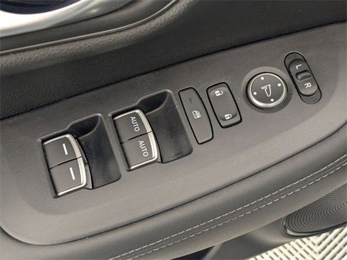 Used 2023 Honda HR-V EX-L image 11