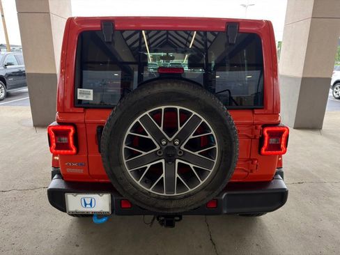 Used 2023 Jeep Wrangler Unlimited Sahara w/ Cold Weather Group AWD/4WD image 4