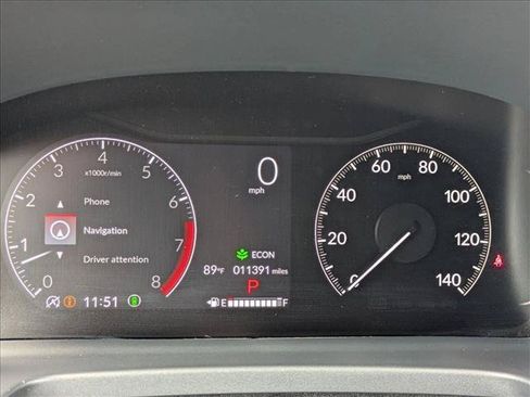 Used 2025 Honda Pilot TrailSport image 11