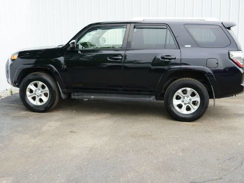 Used 2018 Toyota 4Runner SR5 AWD/4WD image 3