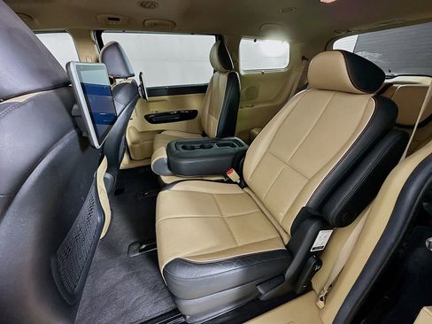 Used 2019 Kia Sedona EX w/ EX Premium Package image 32