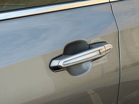 Used 2024 Cadillac XT4 Premium Luxury image 13