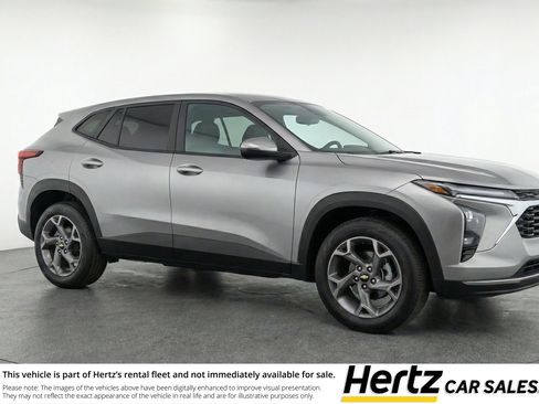 Used 2025 Chevrolet Trax LT FWD image 1