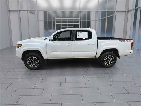 Certified 2022 Toyota Tacoma TRD Sport w/ Technology Package AWD/4WD image 5