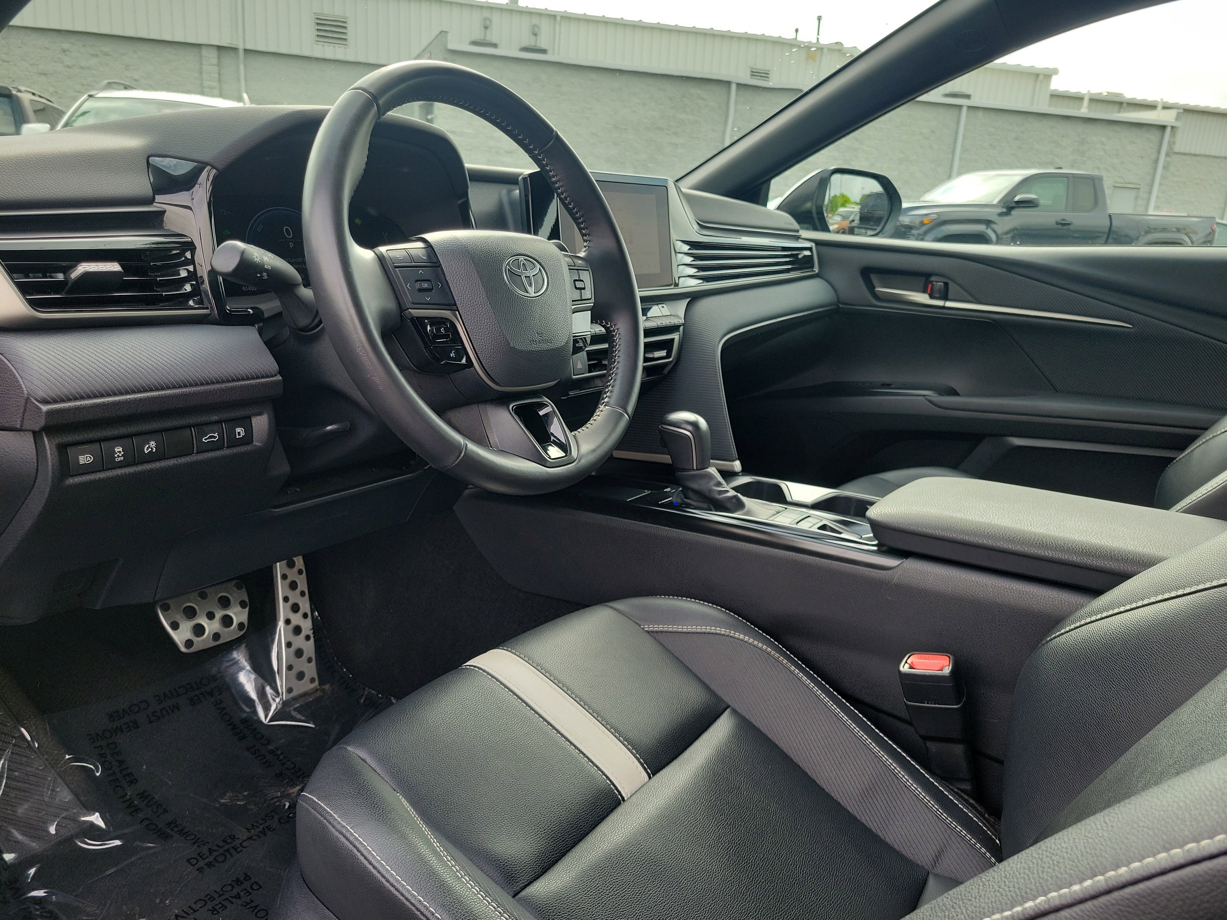 Used 2025 Toyota Camry SE FWD image 19