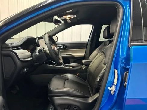 Used 2025 Jeep Compass Limited AWD/4WD image 10