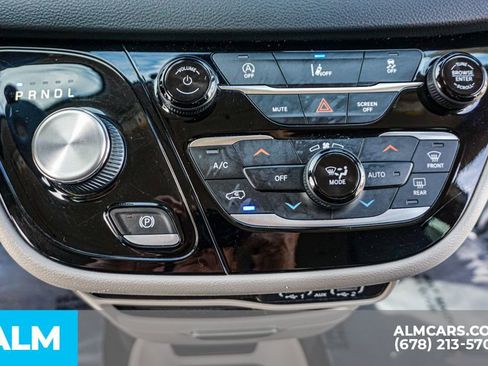 Used 2022 Chrysler Pacifica Touring-L image 49