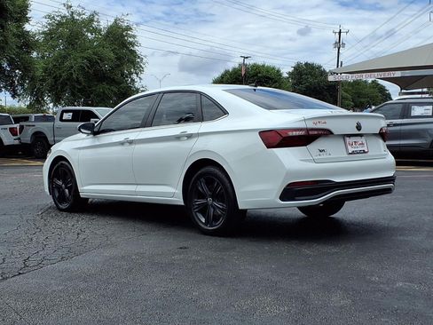 Used 2024 Volkswagen Jetta SE w/ Panoramic Sunroof Package FWD image 8
