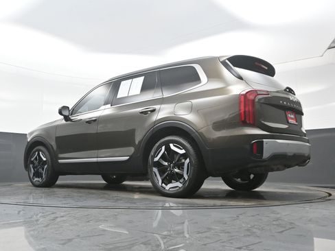 Used 2024 Kia Telluride S image 32