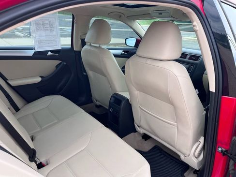 Used 2012 Volkswagen Jetta SEL FWD image 17