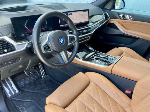 Used 2024 BMW X5 xDrive50e w/ M Sport Package AWD/4WD image 13