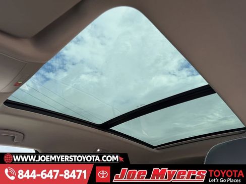 Used 2023 Volkswagen Atlas SE w/ Panoramic Sunroof Package image 29