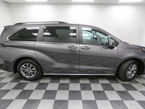 Certified 2023 Toyota Sienna LE image 8