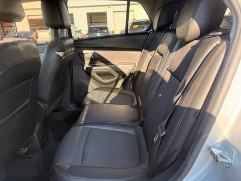 Used 2019 Chevrolet Trax LT w/ LT Convenience Package AWD/4WD image 21