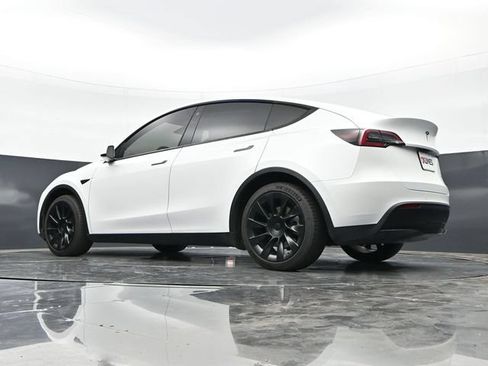 Used 2021 Tesla Model Y Long Range AWD/4WD image 43