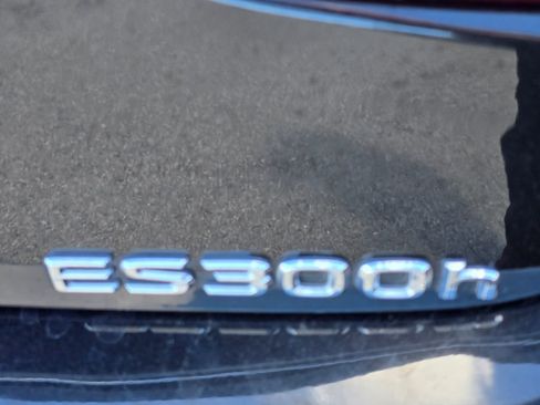 Used 2025 Lexus ES 300h w/ Premium Package FWD image 18