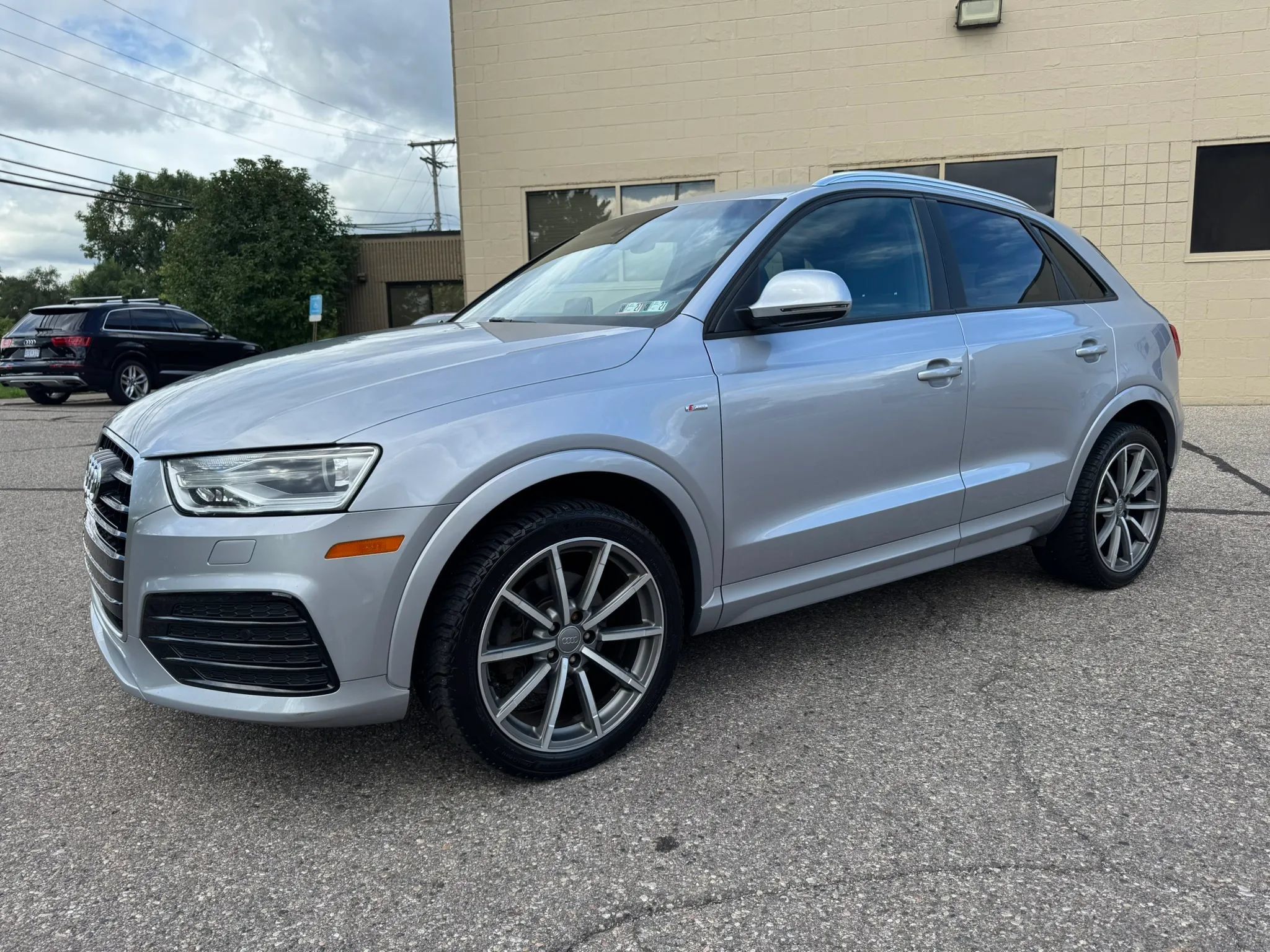Used 2018 Audi Q3 2.0T Premium w/ Convenience Package AWD/4WD image 4