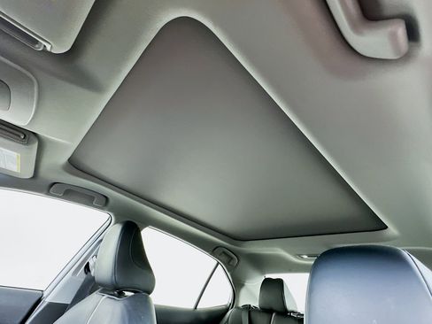 Used 2020 Toyota Camry XSE image 25