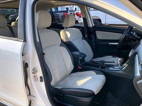 Used 2017 Subaru Crosstrek 2.0i Premium w/ Moonroof Package image 9