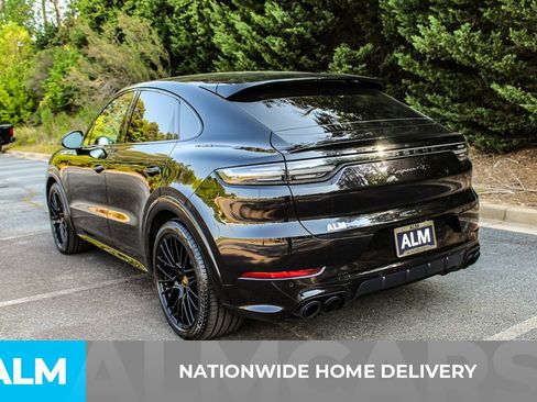 Used 2022 Porsche Cayenne GTS AWD/4WD image 4