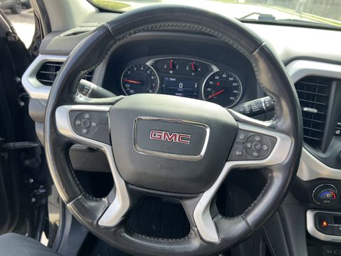 Used 2020 GMC Acadia SLE image 17