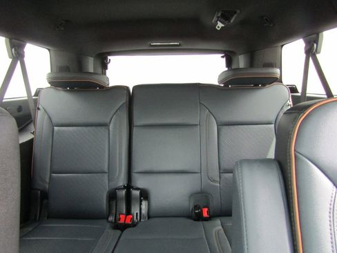 Used 2025 GMC Yukon XL AT4 w/ AT4 Premium Package AWD/4WD image 21