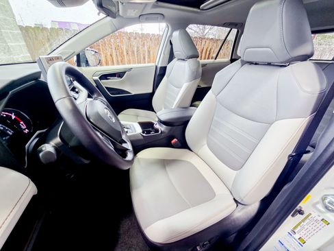 Used 2022 Toyota RAV4 Limited image 14