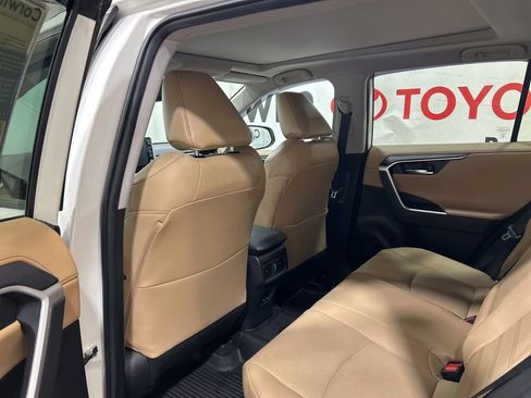Used 2022 Toyota RAV4 Limited AWD/4WD image 19