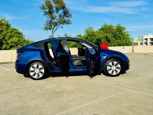 Used 2023 Tesla Model Y 2WD image 44