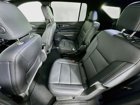 Used 2026 Chevrolet Traverse LT FWD image 28