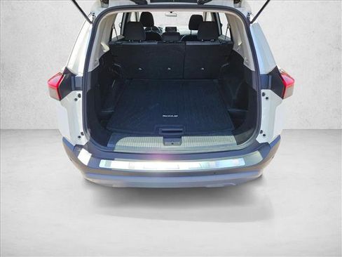 Used 2022 Nissan Rogue SV FWD image 7