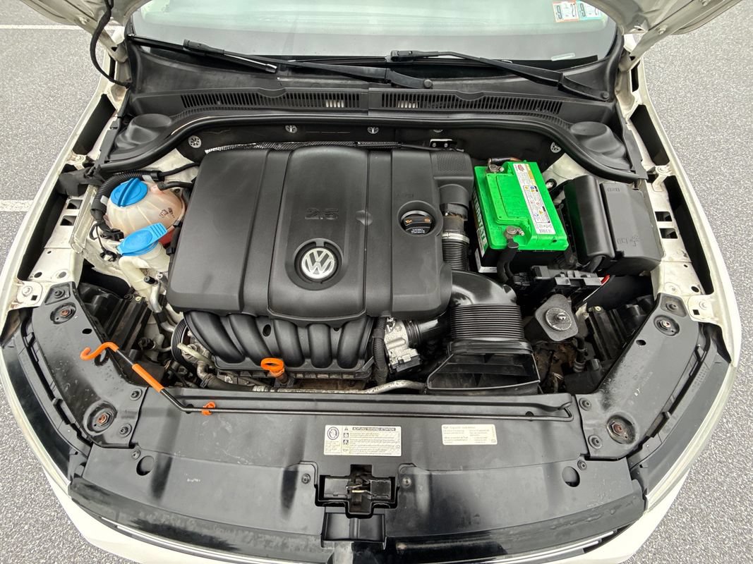 Used 2013 Volkswagen Jetta SE FWD image 28