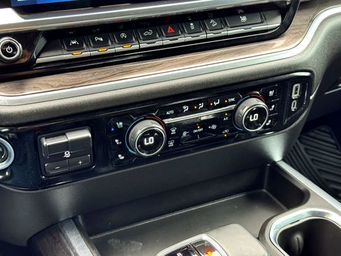 Used 2023 Chevrolet Silverado 1500 LTZ w/ LTZ Convenience Package II AWD/4WD image 25