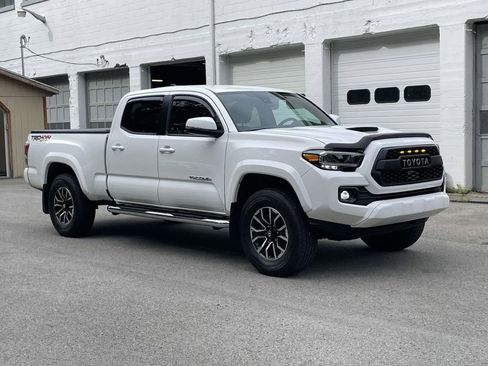 Used 2020 Toyota Tacoma TRD Sport AWD/4WD image 7