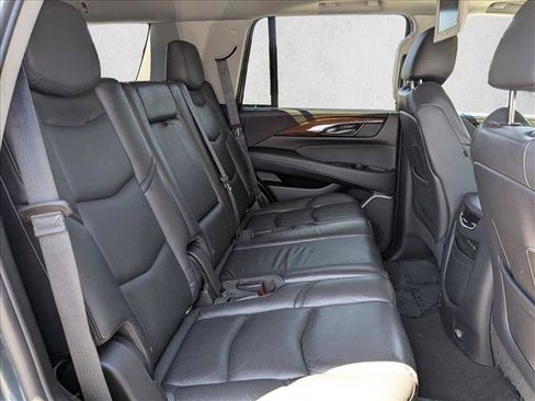 Used 2019 Cadillac Escalade Luxury AWD/4WD image 23