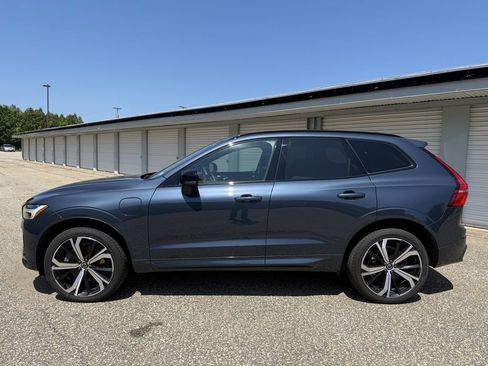 Used 2024 Volvo XC60 T8 Ultimate w/ Protection Package Premier AWD/4WD image 2
